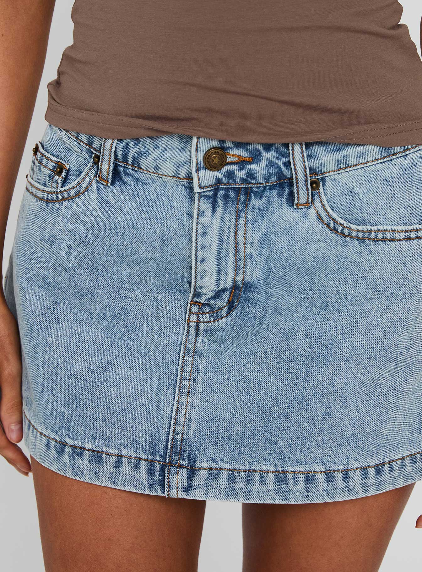 Nicolina Low Rise Denim Mini Skirt Ice Blue Wash Tall - Image 6