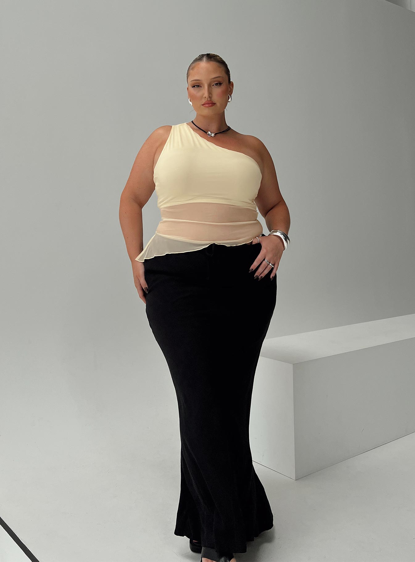 Gilda Asymmetric Top Cream Curve - Image 7