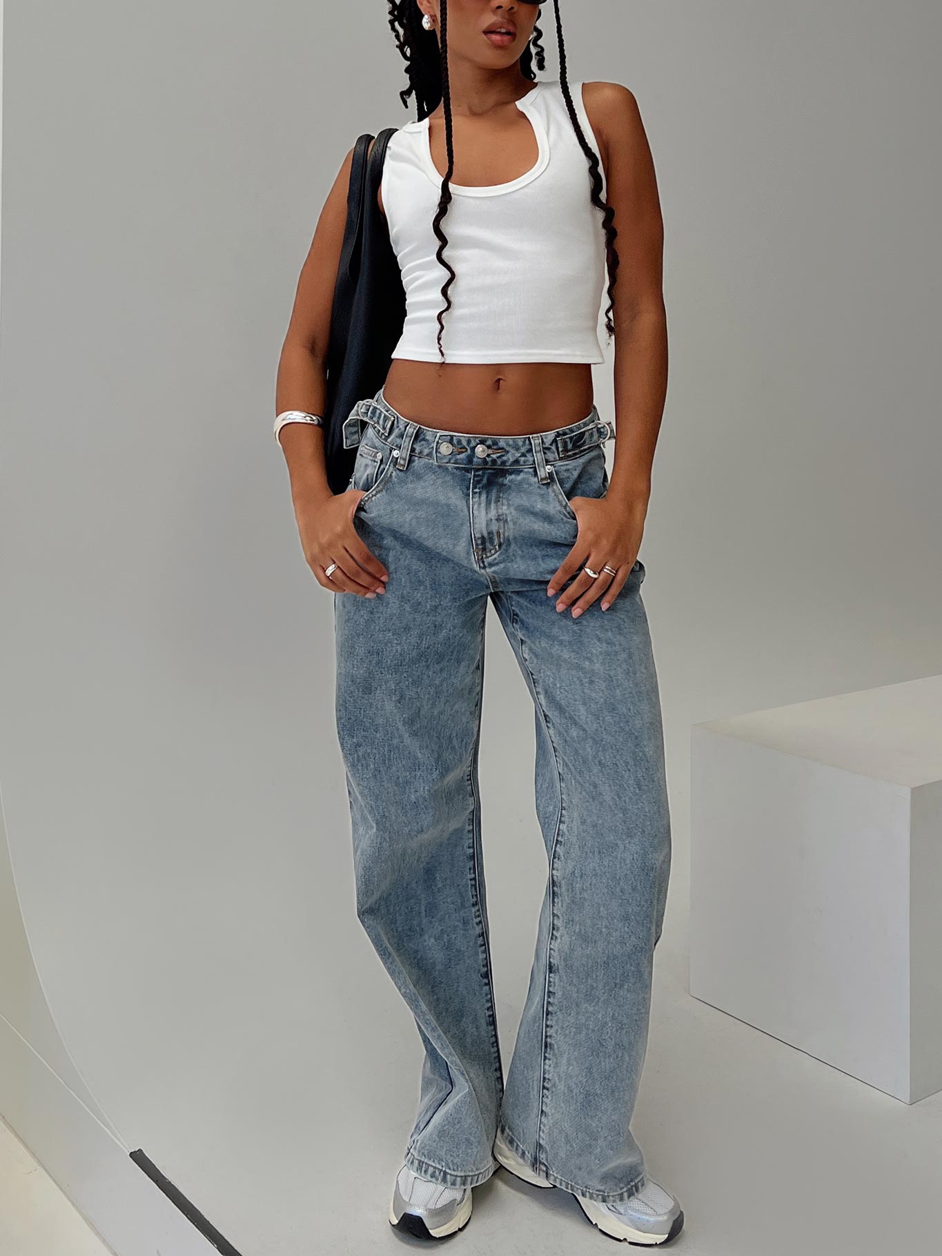 Sidle Low Rise Straight Leg Jeans Light Wash - Image 8