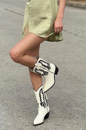 Billini Norva Boots Bone / Black