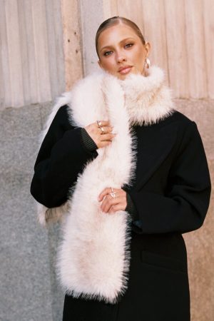 Freeze Fluffy Scarf Beige