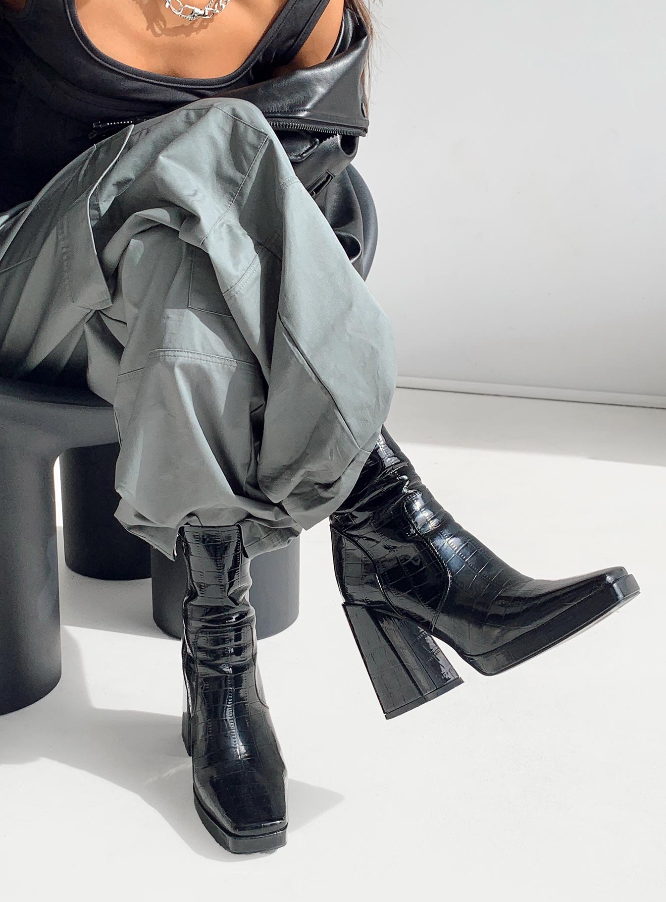 Jamie Croc Platform Boots Black - Image 5