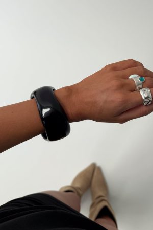 Madlen Resin Cuff Black