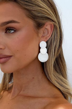 Terza Shell Tiered Earrings White