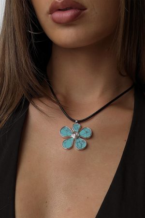Cuteness Flower Pendant Necklace Black / Blue
