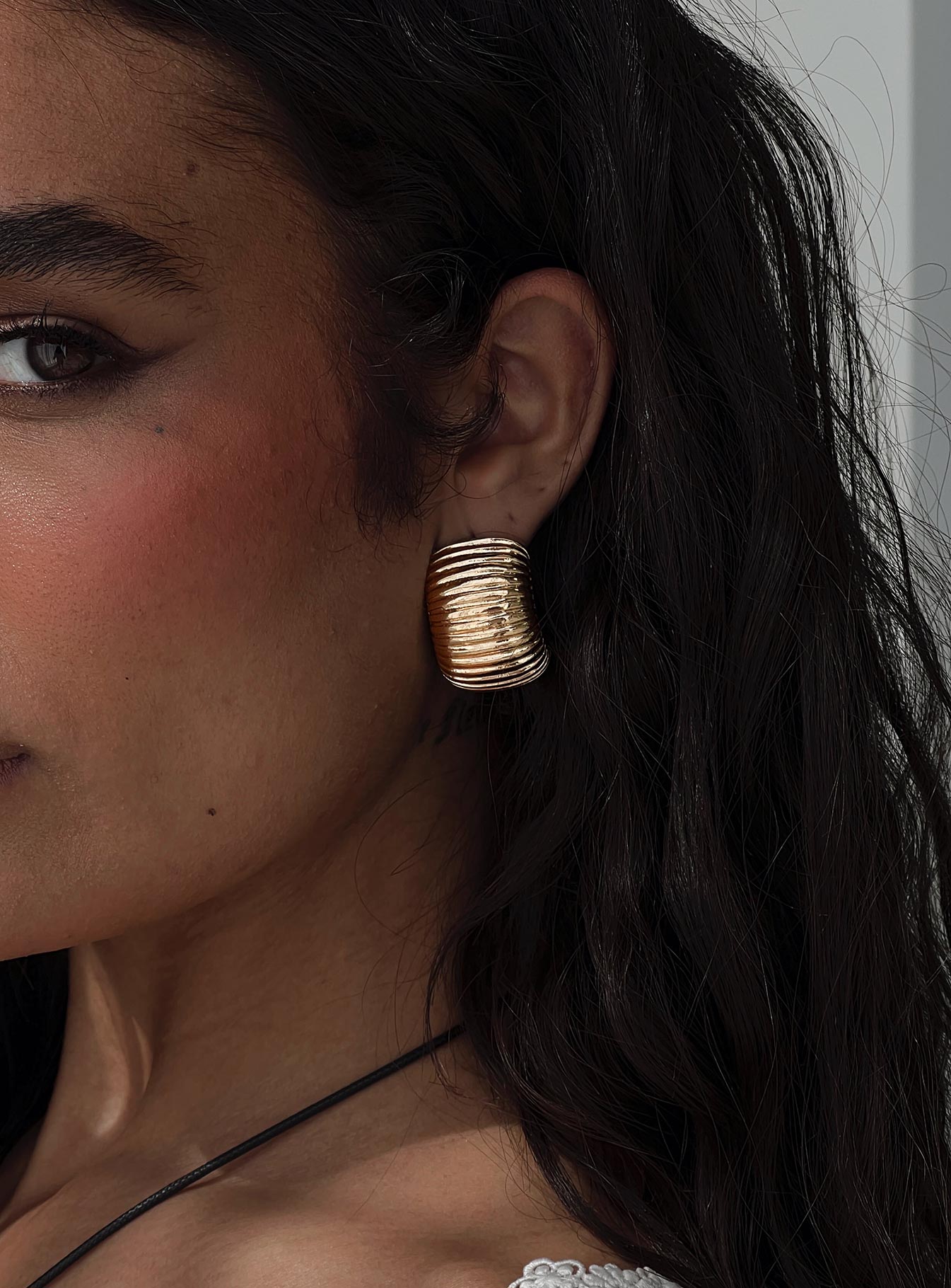 Georgette Earrings Gold - Image 4